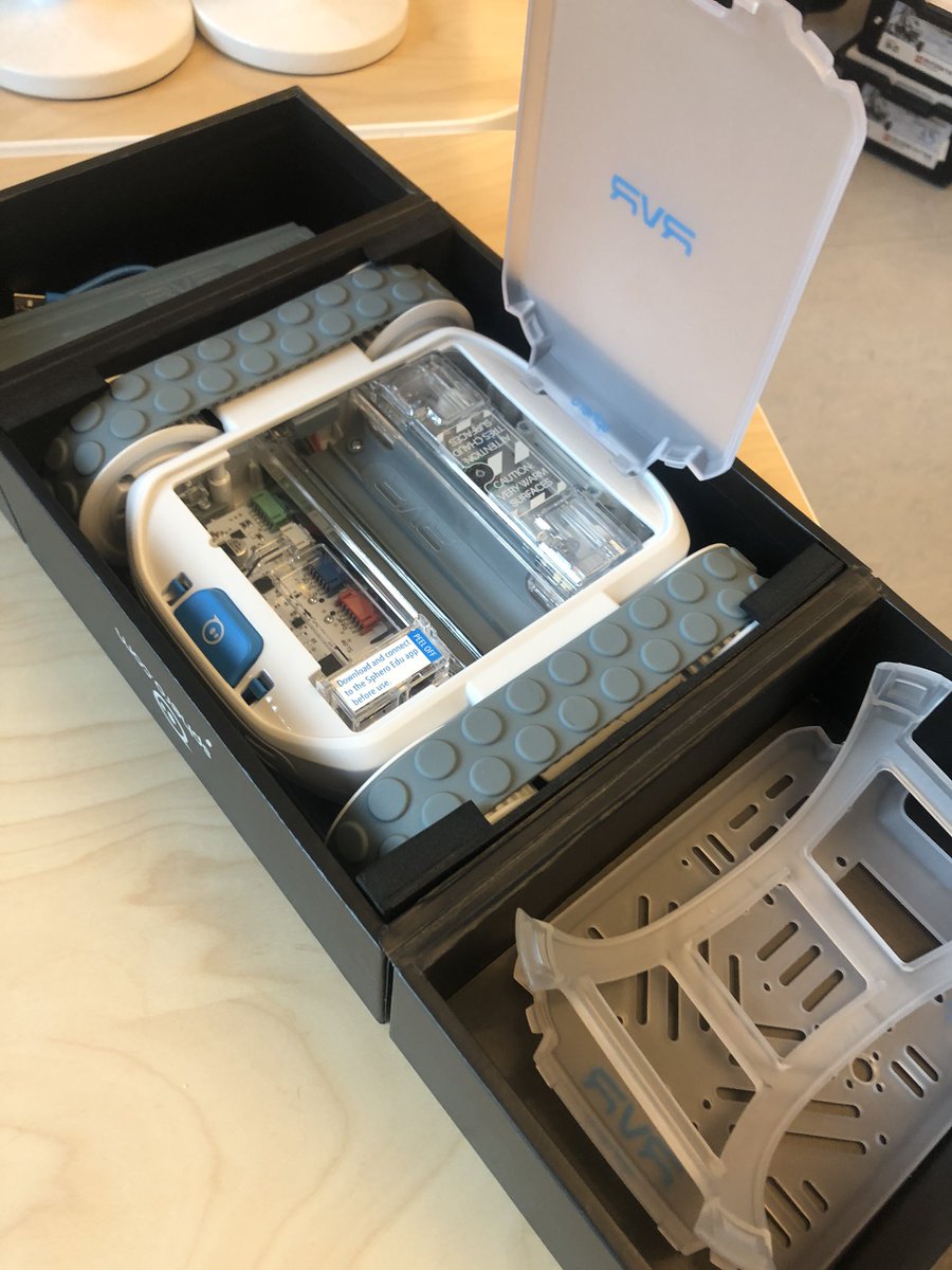 szev's tweet image. Nye verk(leke)tøy ankommet @Kreasjon_skole Klare til Juleverksted 3.-5. desember! @SpheroEdu #SpheroRvr