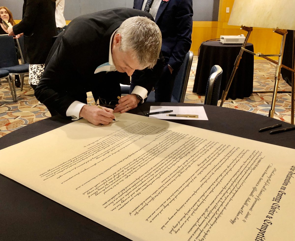 EnergyChoicesUS's tweet photo. Signing the Energy Choice Declaration in NYC with Julian Morris of @LawEconCenter on eve of Atlas Network’ #Liberty Forum I’m #NYC #LLFD19 #EnergyFreedom https://t.co/2WO7g0hivW