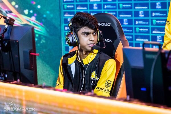 RLHolyCow's tweet photo. Tonight is our first match in @RocketBaguette’s Superstar League! Watch live as we go up against @granitgaming at 20:00 CET on https://t.co/uOeFyQDGit ^^ @PolarDDR has work clashes, so debuting and crossing the planet just for this and definitely not university is @1NE_Misty 🇲🇾 https://t.co/RcmoEtlC8l