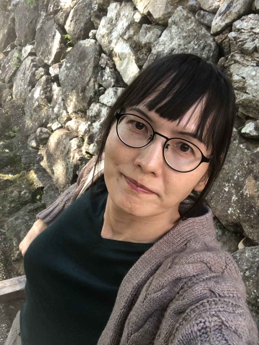 デミー 英語学専門で 英語と言語学を神戸の端っこの大学で教えてる人 Twitterissa 眼鏡禁止の職場があるというのは ずっと眼鏡かけてる私にとってはびっくり 私は眼鏡かけないと面長なのが目立つので嫌です スッキリ メガネ禁止 眼鏡禁止