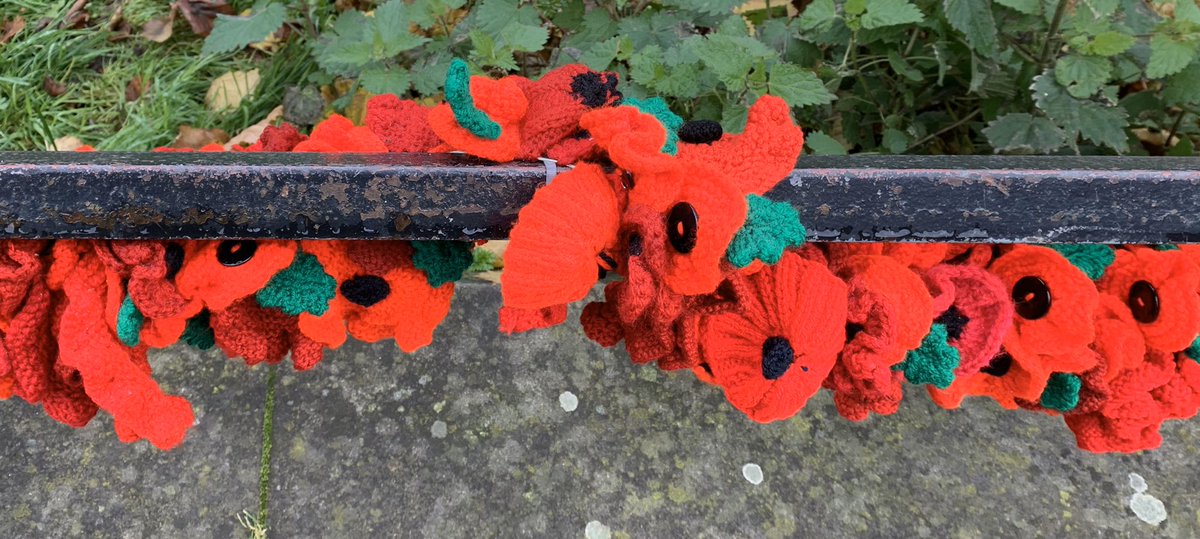 janelouise0911's tweet photo. Lovely display of crocheted poppies around Old Eldon Square ❤️ #poppies #RemembranceDay2019 #newcastle #warmemorial #oldeldonsquare https://t.co/SxND0IPgmH