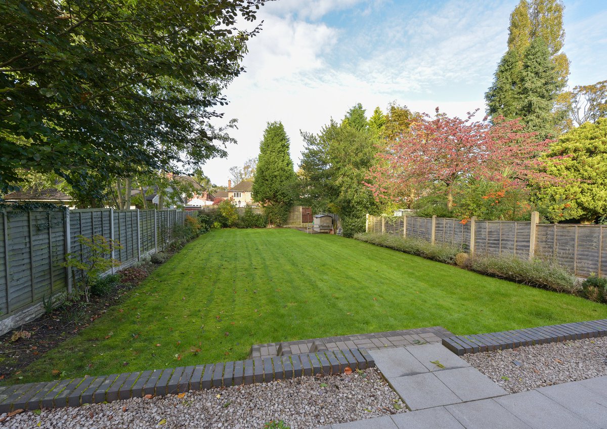 EllaHowells's tweet photo. #stunning 4 #bedroom #family #home in the ever popular Wylde Green https://t.co/DaeoUmG3sB https://t.co/2UKMAPxL6t