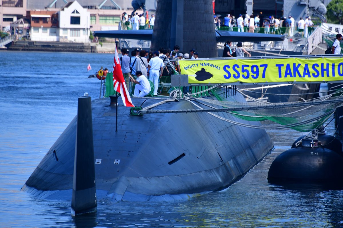 日本海事新聞写真部 潜水艦を見たらまず艦尾をチェック 十字舵かx舵かで艦級がわかります