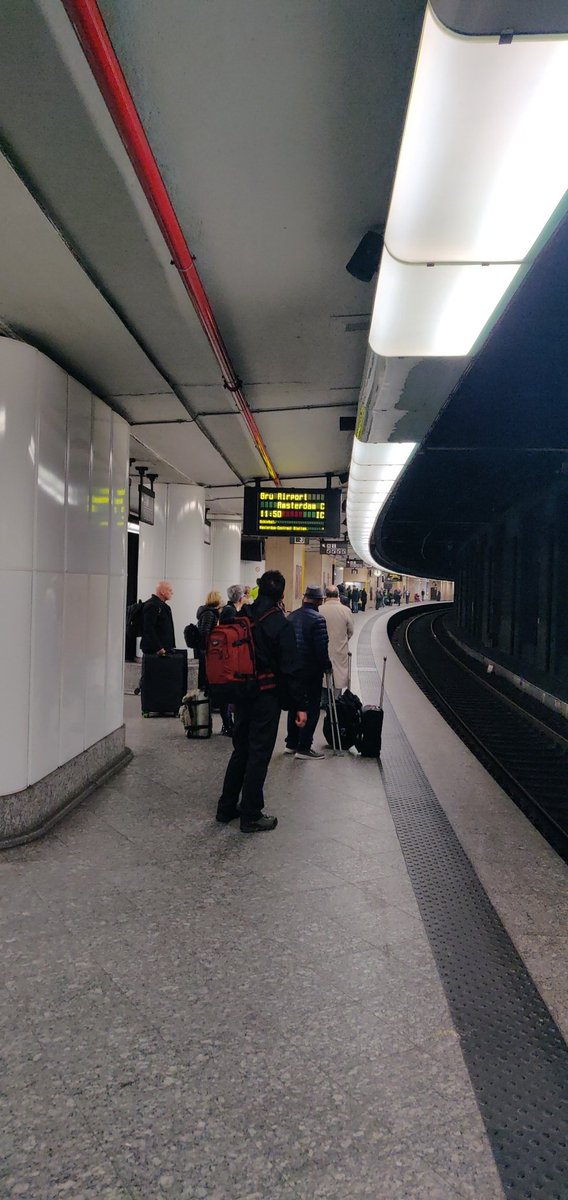Mike_Kestemont's tweet photo. Still my favorite train. #amsterdamage https://t.co/rqNuFTlDI8