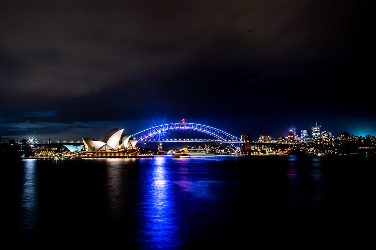 Sydney Harbour night shot. 

#sydney #ilovesydney #seeaustralia #sydneyharbourbridge #sydneyoperahouse #travel #sydneyharbour #australia #seeaustralia #milsonspoint #visitnsw #sydneycity #harbourbridge #seesydney #operahouse #newsouthwales #nsw #sydneylife
