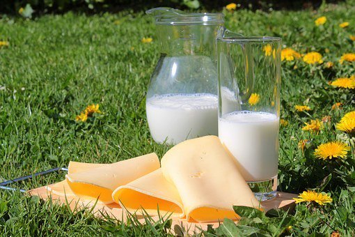 richardmazorra's tweet photo. Devi sempre sapere i valori #nutrizionali del tuo latte! Che sia latte di soia, di canapa, di mandorla, di riso o d'avena, guarda l'etichetta per sapere la quantità di calcio e proteine.💧🌾🥛 https://t.co/NTw7BA1kpJ