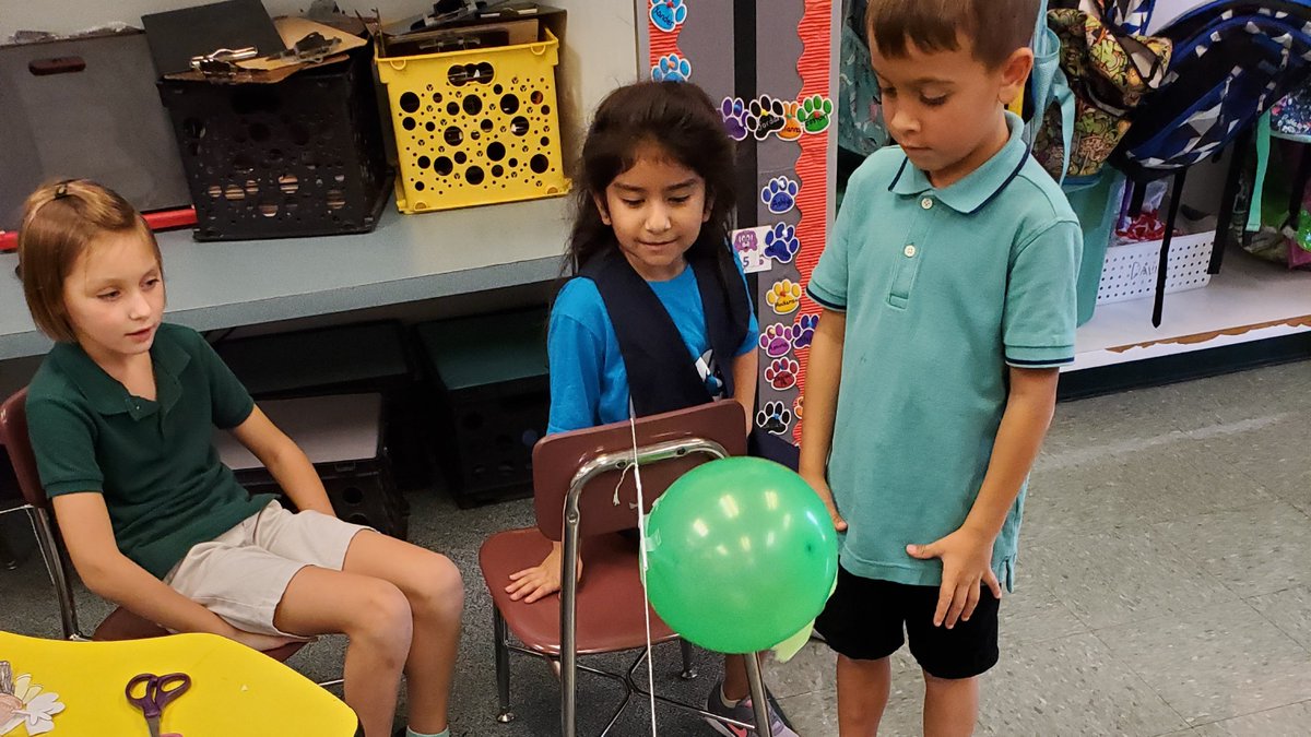 Jinx25kcrd's tweet photo. We are using TEAMWORK to try to save Tom the Turkey!  #forceandmotion @CESbuzzing https://t.co/ZF0hr27gOZ