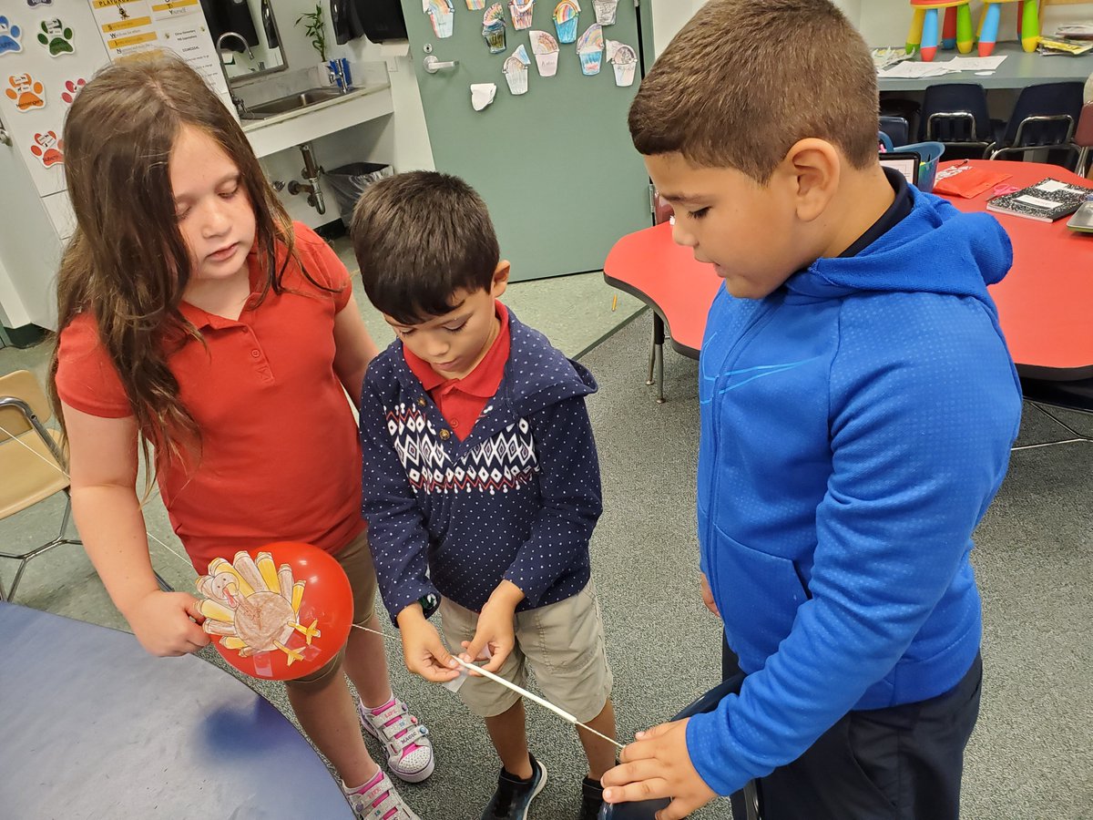 Jinx25kcrd's tweet photo. We are using TEAMWORK to try to save Tom the Turkey!  #forceandmotion @CESbuzzing https://t.co/ZF0hr27gOZ