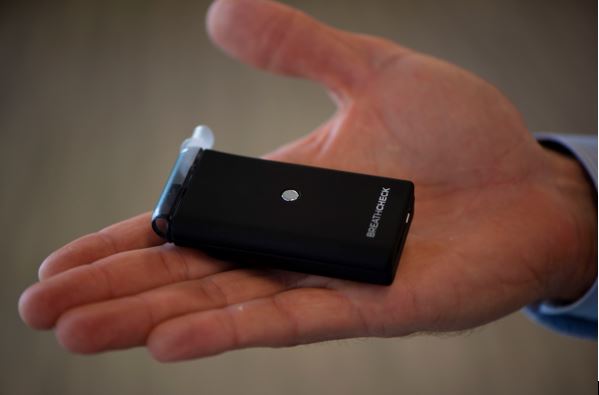 SmartStartUSA's tweet photo. What happens when a patient consistently tests positive for high levels of alcohol – without having a drink? Doctors used portable alcohol monitoring to help solve a five-year mystery. #alcoholmonitoring
https://t.co/QI16lLbKdf https://t.co/DYVnkbAate