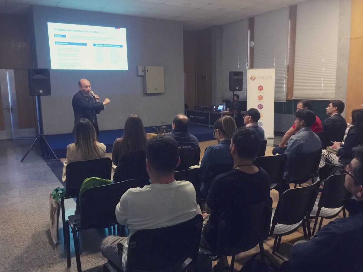 Corfo's tweet photo. Nuestros gerentes @Rfonsecach @cvalenzuela_ y Luis Felipe Oliva están en la 6a Feria de Emprendimiento @ASECH_ag resolviendo todas las dudas sobre emprendimiento e innovación y dando a conocer las últimas medidas del gobierno para apoyar a las Pymes afectadas #PymesporChile https://t.co/64fNGRSk1K