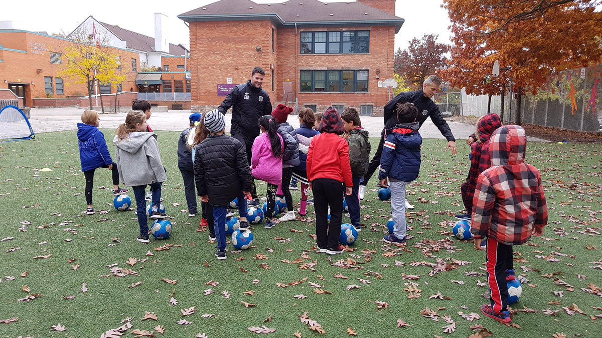 tdsb_Hillcrest's tweet photo. Thank you to North Toronto Soccer ⚽️ club for doing workshops here at Hillcrest. #GetActive #TFC #Teamwork  #SoMuchFun #MsLee #Tigers https://t.co/h70RnepDrM