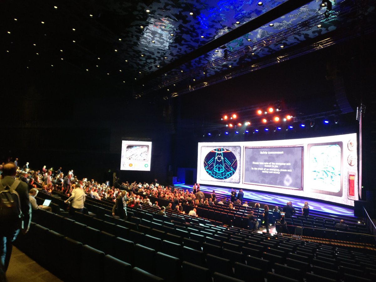 SamMeldrum's tweet photo. Auditorium is starting to fill up for @DanielPink talking about the science of perfect timing at #GartnerSYM https://t.co/vbLa5S4rl5