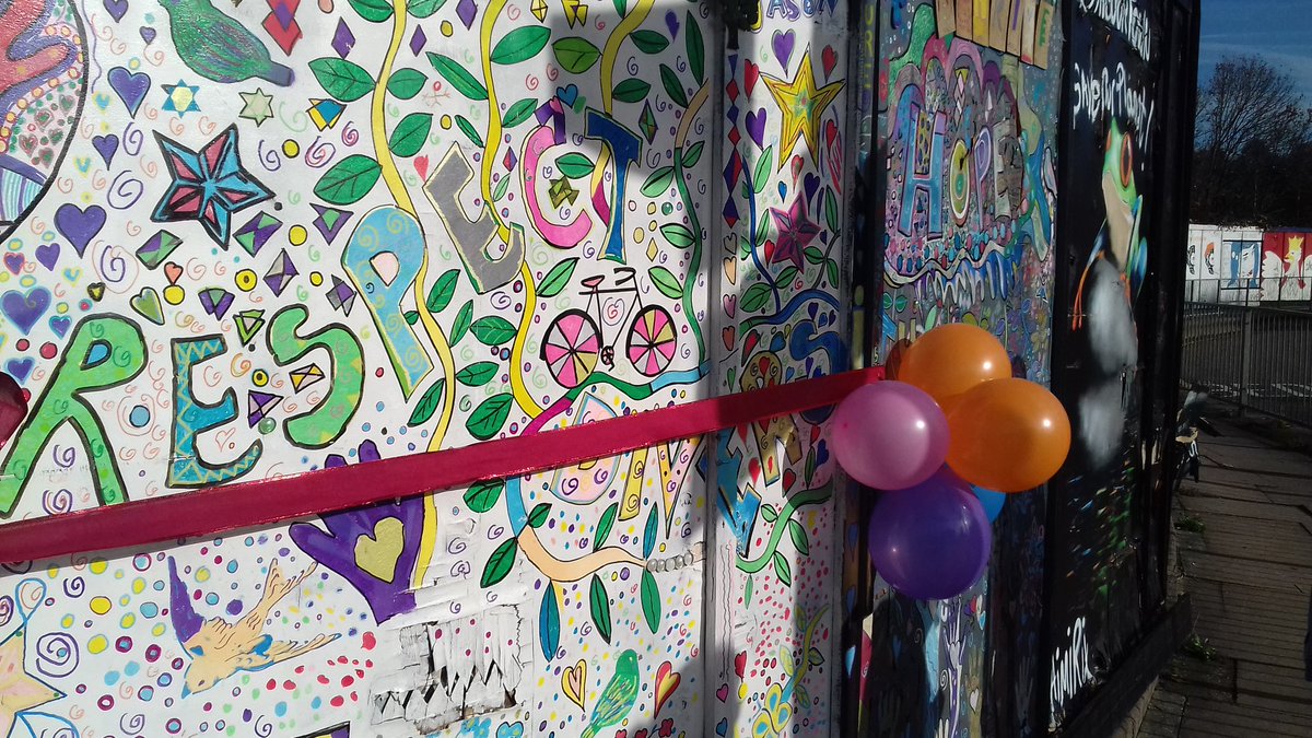 RootsPenrose's tweet photo. The Street Art Project was a huge success with our launch today 
More than 120 hours of work as a team 
Rewarding team effort 
Thanks to everyone who came along to support us.
I was really touched by how many of you came along https://t.co/8Kv0ypxQhD