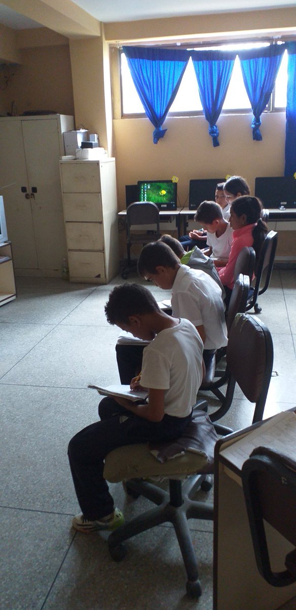 CbitAMaMartinez's tweet photo. #06Nov. #CBIT/ Iniciamos con alegría los Grupos de Creación, Recreación y Producción/ Aprendiendo a realizar guiones radiofónicos/ 6to grado/ Definir la importancia de los guiones radiofónicos @vane_prieto @MariAlepro @CBITNvaEsparta @NorisSotoF @psuvaristobulo @EducacionNvaE https://t.co/7IEYgF5FpE