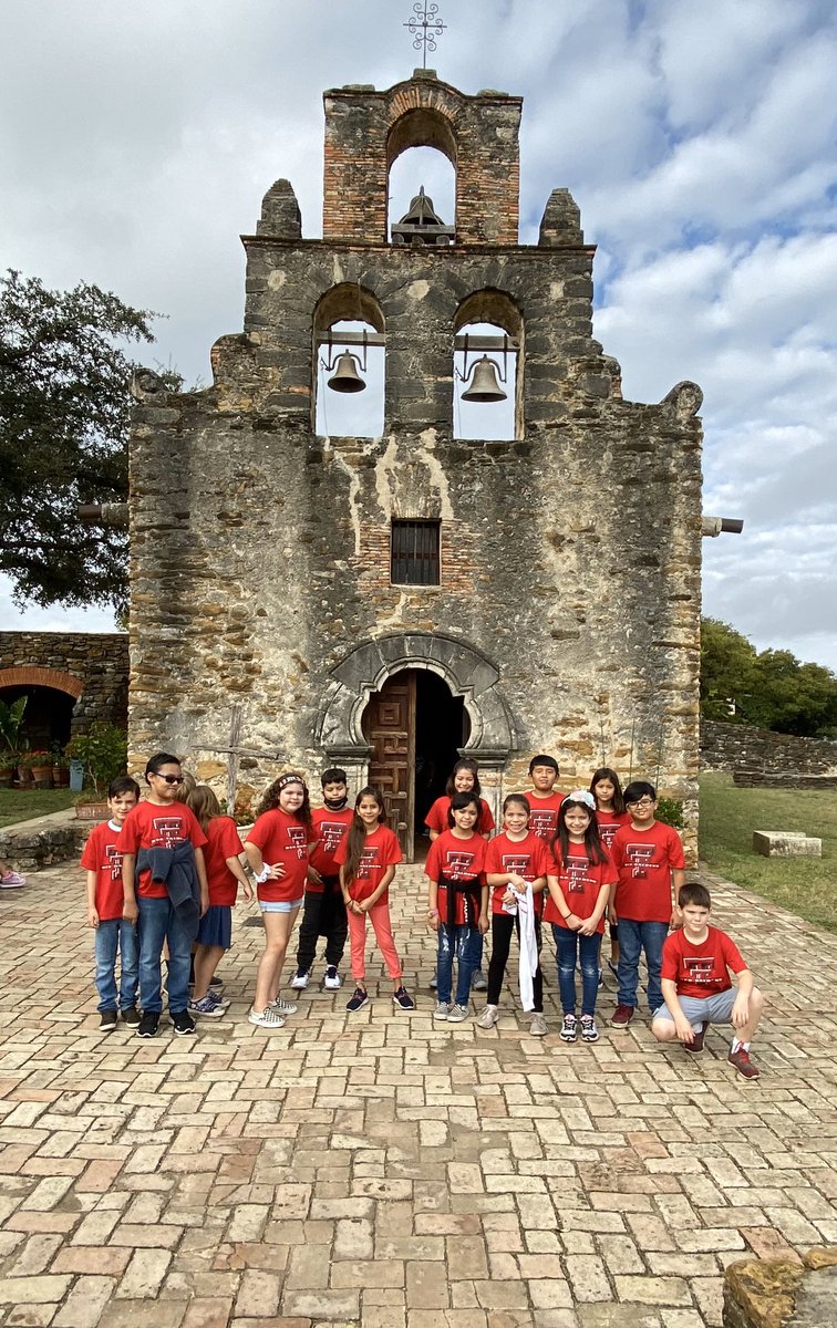 Mrs_Salinas_13's tweet photo. 4th grade field trip: Mission San Francisco de la Espada #BeBurkeLegendary #RootEd https://t.co/4CbhnyD3Oh