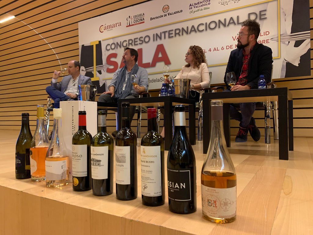 Finaliza el I Congreso Internacional de Sala con la cata de #CuatroRayas Cuarenta Vendimias Cuvée por los expertos de #MasterOfWine: #FernandoMoraMW, <a href="/AndreasKubach/">Andreas Kubach MW</a> , <a href="/escoces_volante/">Norrel Robertson MW</a> y <a href="/AlmuVino/">Almudena Alberca MW</a> 
📍<a href="/congreso_sala/">I Congreso Internacional de Sala</a> en la <a href="/feriavalladolid/">Feria de Valladolid</a> patrocinado por #CuatroRayas