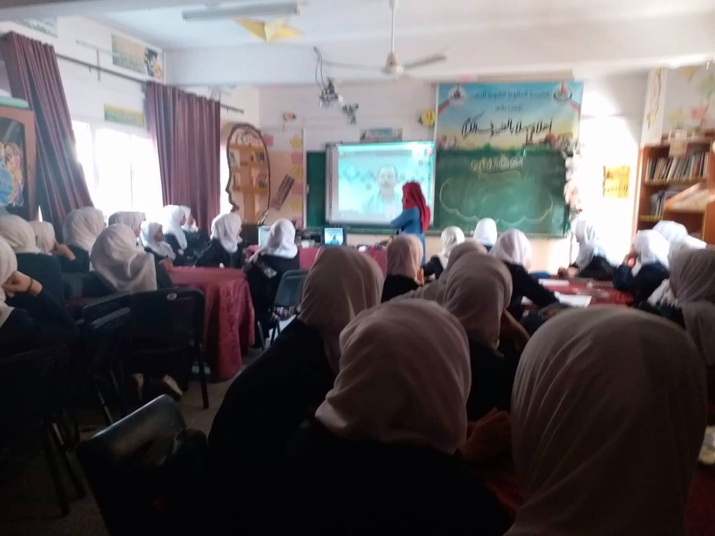 mabohassan781's tweet photo. How can I repay your many kindness, @TImanShaheen1! I'm really delighted to have an opportunity to meet you today and looking forward for more sessions ahead. #MIEExpert #SkypeMT #MSFTGlobalConect @SkypeClassroom @MicrosoftEDU @iro_st https://t.co/1VihGlYgTz