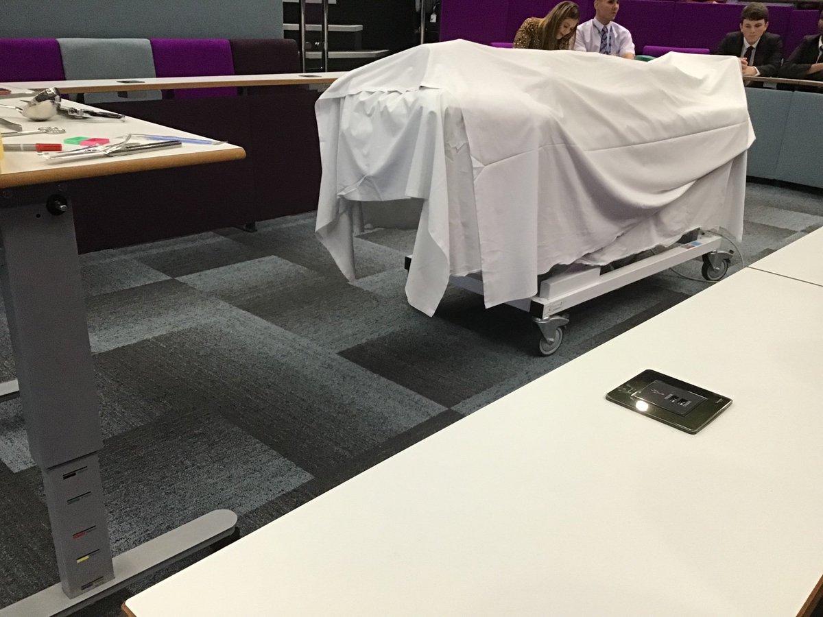 MissLCDawson's tweet photo. AS Biology have had a great time this afternoon at the live autopsy lecture held at UHW (no real dead bodies). Thank you @ilovepathology we learnt so much and even have a few budding pathologists @CathaysHigh! #post16enrichmentprogram #opportunitiesforall https://t.co/RGcFYG5N3c