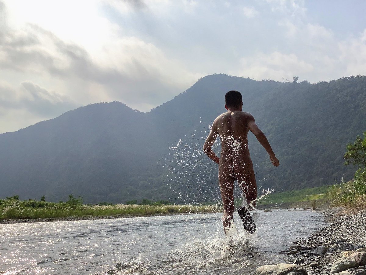 JedaDoma's tweet photo. 很 喜 歡 水 花 的 美 感 野 裸 裸 男 裸 體 全 裸 Nudism 裸 写 ....