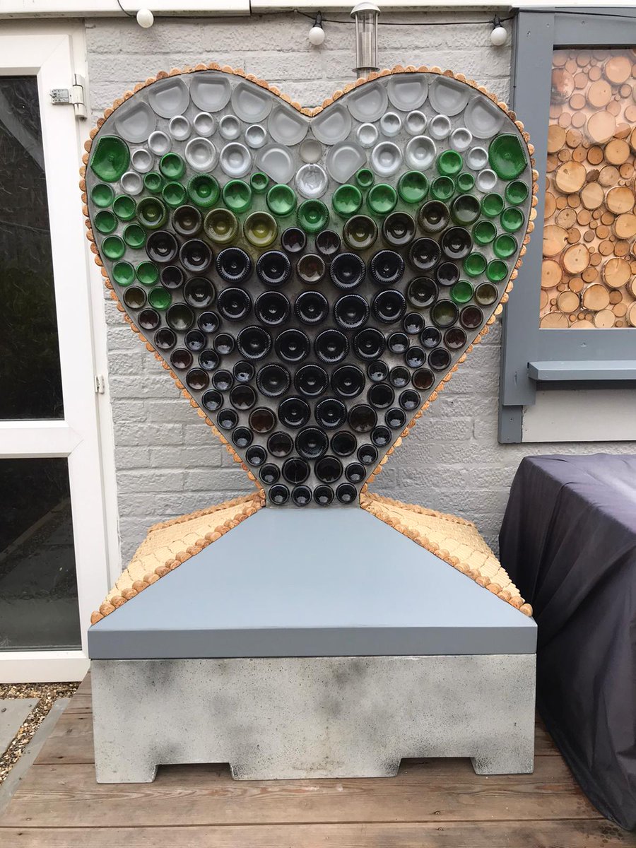 Heart of Glass has officially moved into its forever home! 🥂 1 down, 24 more hearts to relocate to their new owners 🧡 #hearttrailuk #hearttoheart #newhome
