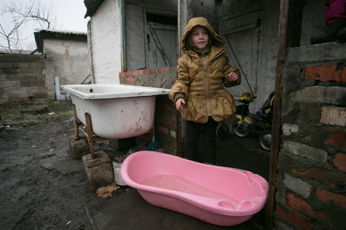 UNICEF_UA's tweet photo. Access to clean water is at risk for 3.2 million people in conflict-affected eastern Ukraine. During #GVAPeaceWeek, UNICEF &amp; @GenevaWaterHub focused on how to leverage WASH to build peace. When water is a target, lives of children are at risk https://t.co/spL0piUkDS https://t.co/Av0NJ6YVFQ
