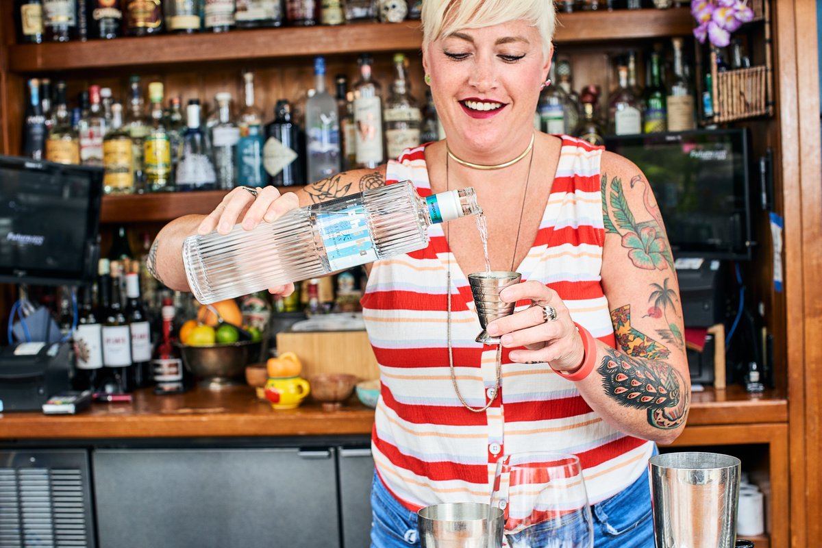 Iichiko_Shochu's tweet photo. Check out Broken Shaker for mouthwatering, new iichiko Saiten cocktails! Locations in Los Angeles, Chicago, Miami and New York.
Photo by Devin Berko
#iichiko #shochu #iichikosaiten #cocktail #bartender #mixology #mixologist #craftcocktails #japan #kyushu #kanpai #brokenshaker https://t.co/x9U91Bej4E
