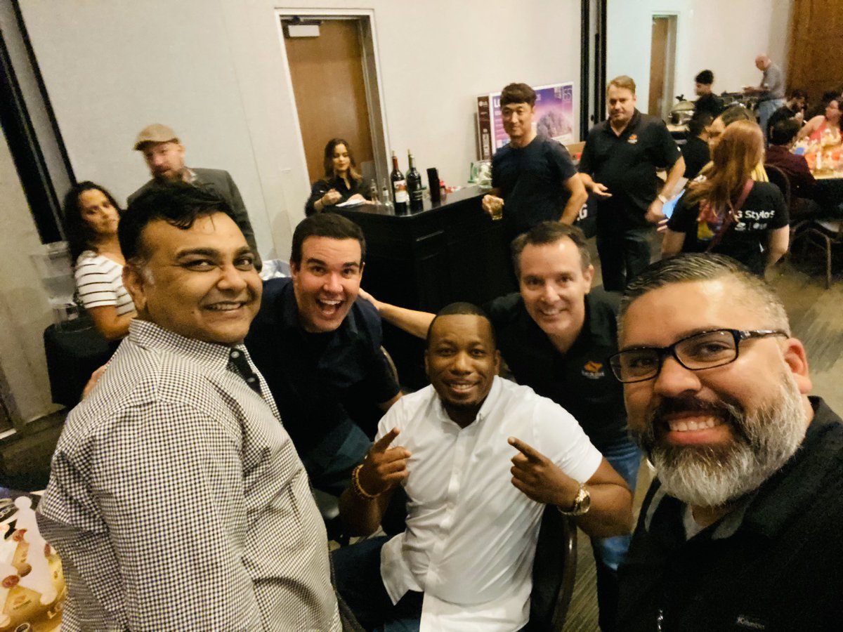 giancarlocv77's tweet photo. It's some power in this pic #LgEvent #Orlando #SPG #VIP #Actify #IVWireless #ParkWireles @mschwager3 @BroyeDavid https://t.co/mnNOApdWOm