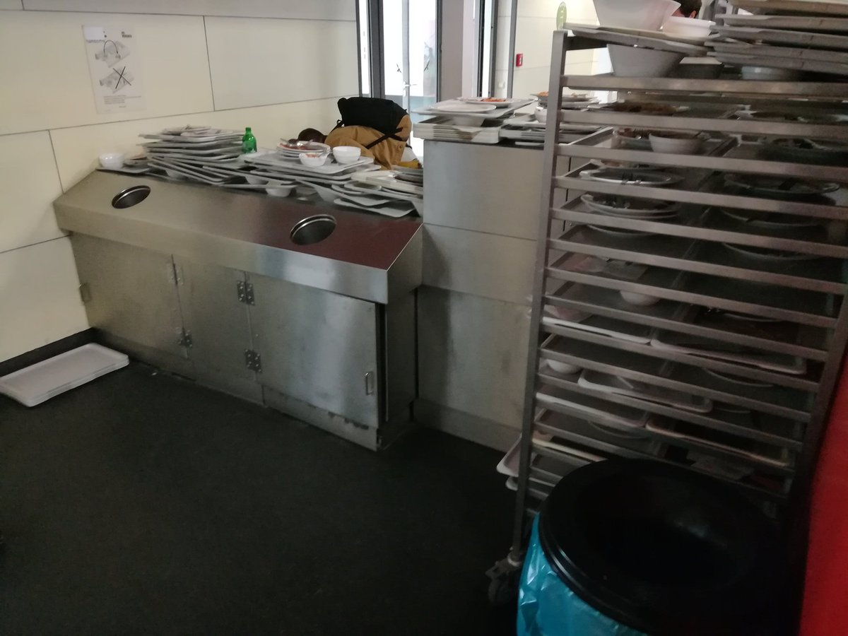 bhaettasch's tweet photo. Was die Magdeburger Mensa kann, das können wir in Darmstadt auch... #kif475 https://t.co/IdHs1XwbF9