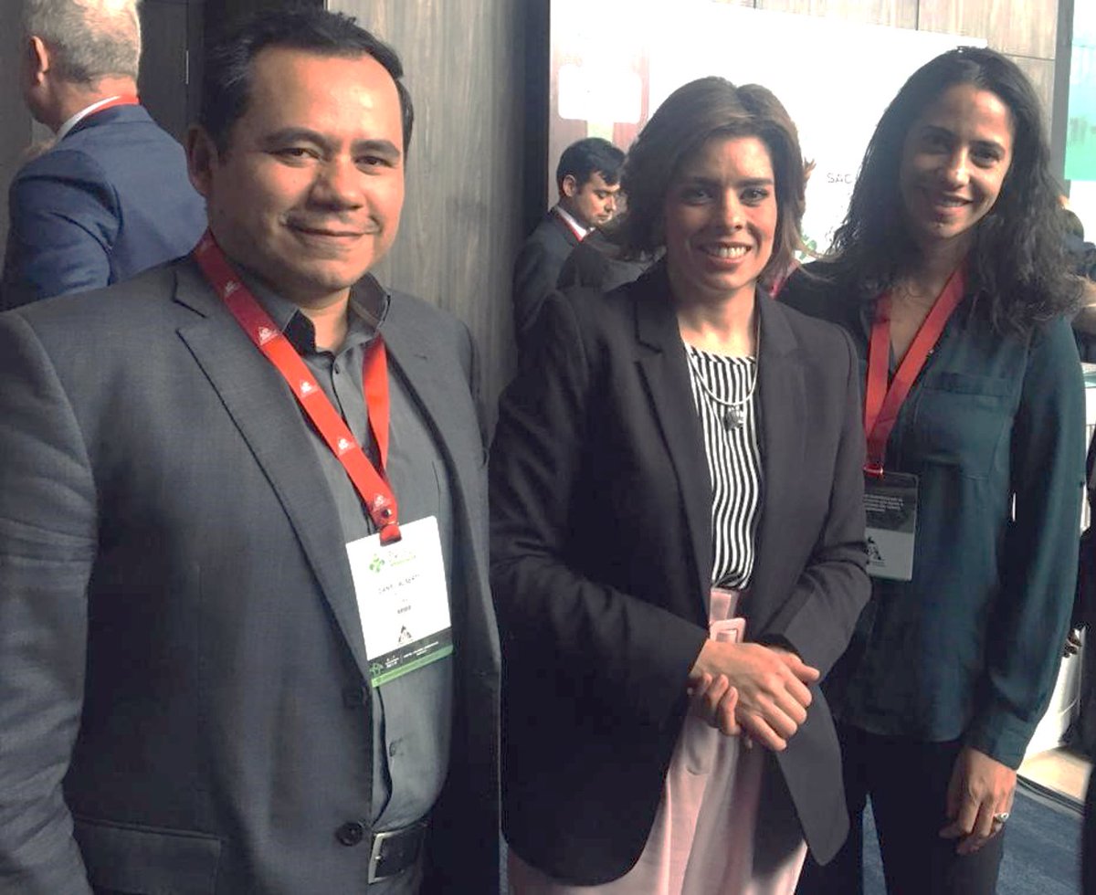 ACCIMMYT's tweet photo. #39CongresoAgropecuario punto de encuentro para estrechar lazos de colaboración con Daniel Aguilar, Director Técnico Uso Eficiente del Suelo y Adecuación de Tierras @UPRAColombia, y @marcela_uruena, Viceministra de Asuntos Agropecuarios de @Minagricultura. #MpCol #CIMMYTColombia https://t.co/U7QPZnNYXz