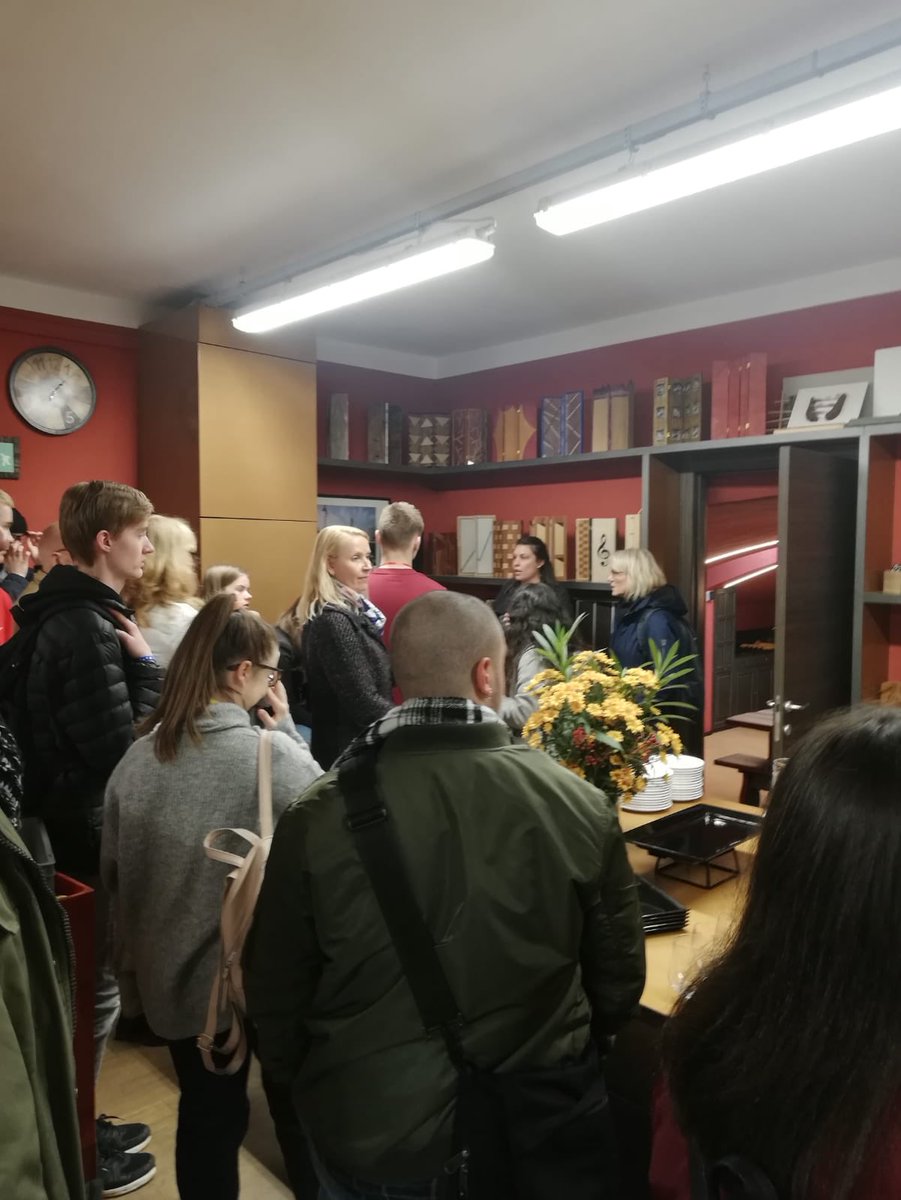 AmiciDiCometa's tweet photo. With the #EVS students, #Day3 of the @EUErasmusPlus project. Visiting @contradascs to discover how #innovation can preserve #tradition and #excellence doesn’t exclude #inclusion | #LearningEnterprise and #SchoolEnterprise to make #VET a first choice https://t.co/c8vvVMMLMF