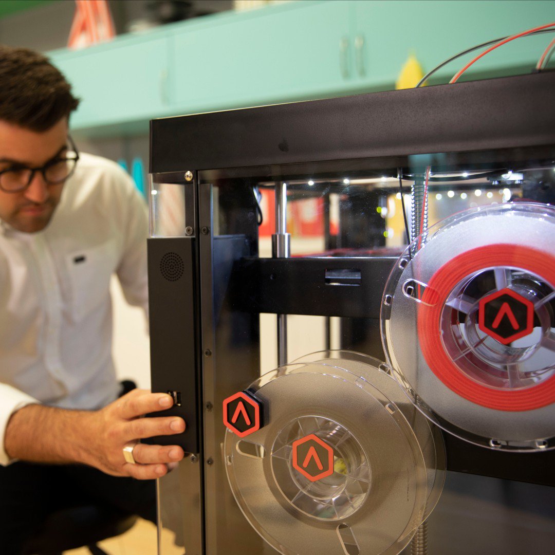 Raise3D's tweet photo. Ran out of #filament mid-print?
Check out our Youtube video to see how to reload filament https://t.co/h5EgRXq42a #3dprinting #raise3d #askraise3d #howtoraise3d https://t.co/rygJXIGm00