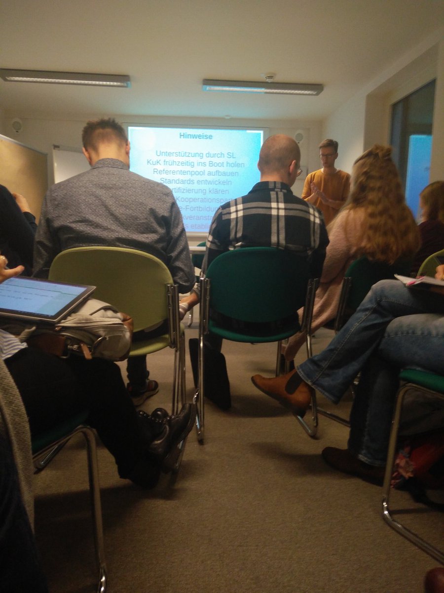 SKB_Geo's tweet image. Zum Schluss gibt es Tipps und Hinweise zur Implementierung eines schulinternen Fortbildungskonzepts an der eigenen Schule. 
#digitalmachtschule