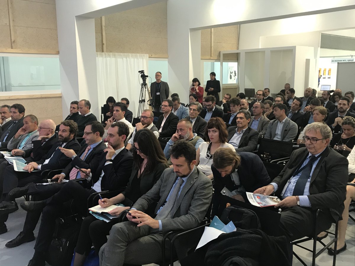 ARERA_it's tweet photo. ‘Su #PPA parere Autorità in occasione #DMFER1. No contraddizioni con aste, ma  guardare a evoluzioni tecnologiche su #blockchain per #energia verde. Positiva piattaforma @GSErinnovabili #gme a disposizione del @MISE_GOV' Saglia #ARERA  #Ecomondo2019 #IEGexpo 
@ecomondo @keyenergy https://t.co/tQKQOqYJfL