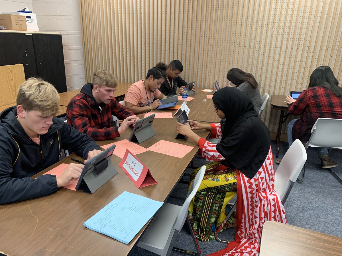 diegoe_unk's tweet photo. Always great to have a table full of students applying to UNK! Shoutout to @LHS_Minutemen for hosting a great Apply2College and Career Fair! #bebold https://t.co/Z1OTEMtjAq