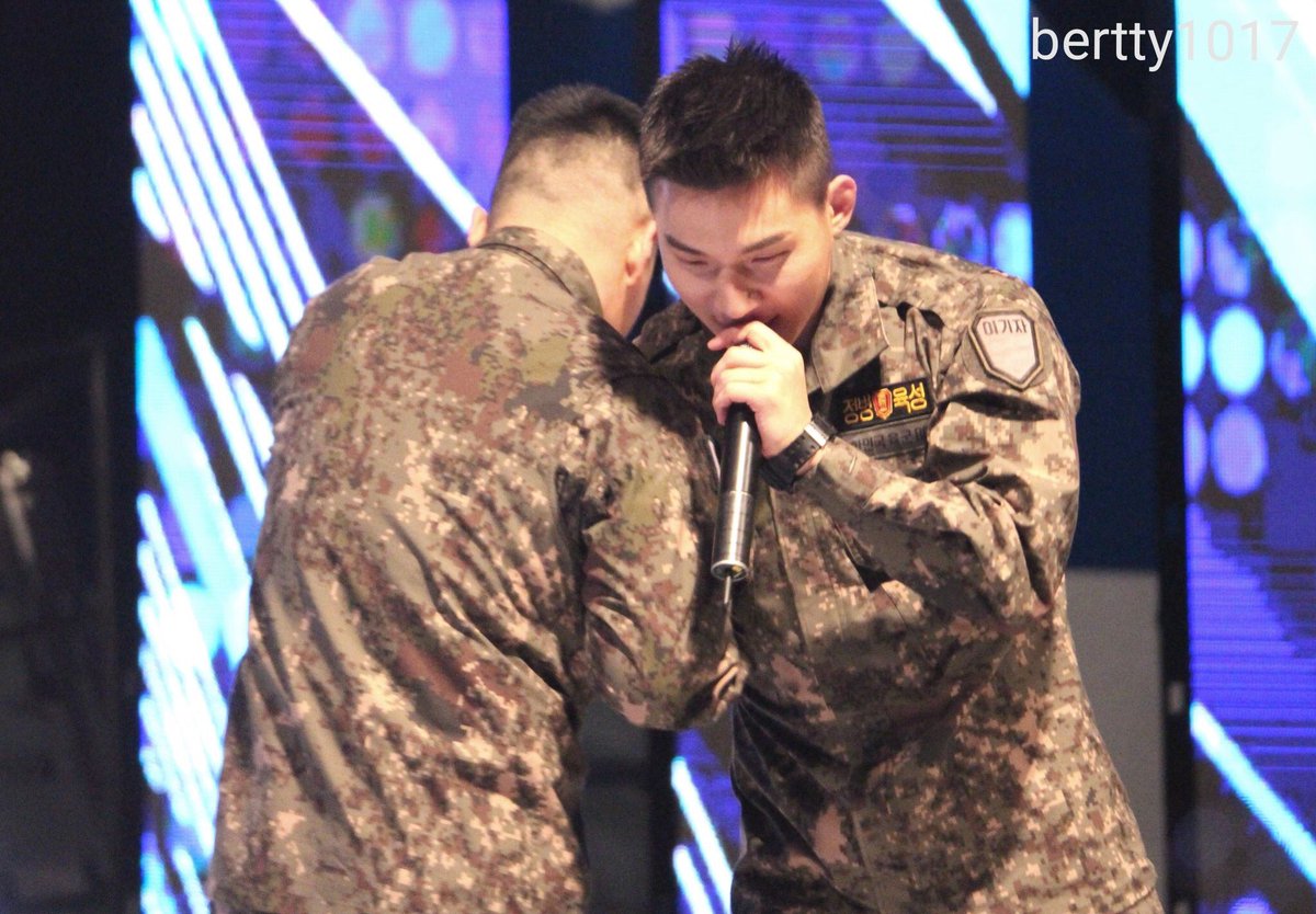 GamMy_vipsol's tweet photo. ตอนนี้ D-3 แล้ว 😭😭😭😭😭❤️❤️❤️❤️❤️ #DAESUNG #TAEYANG #BAEDAE https://t.co/e4Ux3UVdek