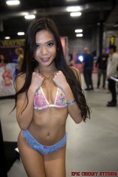 She may look cute and innocent, but you know @VinaSkyy is hiding a wild and kinky side! 😈  At the @EastCoastTalent<a class="tags" href="/tag/vinaskyy">@vinaskyy</a><a href="/tag/exxxotica"class="tags"><span>#exxxotica</span></a><a href="/tag/humpdaymotivation"class="tags"><span>#humpdaymotivation</span></a><a href="/tag/exxxoticanj"class="tags"><span>#exxxoticanj</span></a><a href="/tag/e"class="tags"><span>#e</span></a>