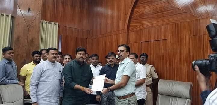 mandarhalbe1's tweet photo. कोपर पुलाचा प्लॅन 2 दिवसात मंजूर करण्याचे मान्य केले.
Dombivli parivartan https://t.co/Fx4LnYydYU