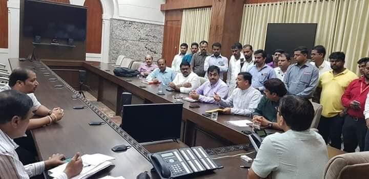 mandarhalbe1's tweet photo. कोपर पुलाचा प्लॅन 2 दिवसात मंजूर करण्याचे मान्य केले.
Dombivli parivartan https://t.co/Fx4LnYydYU