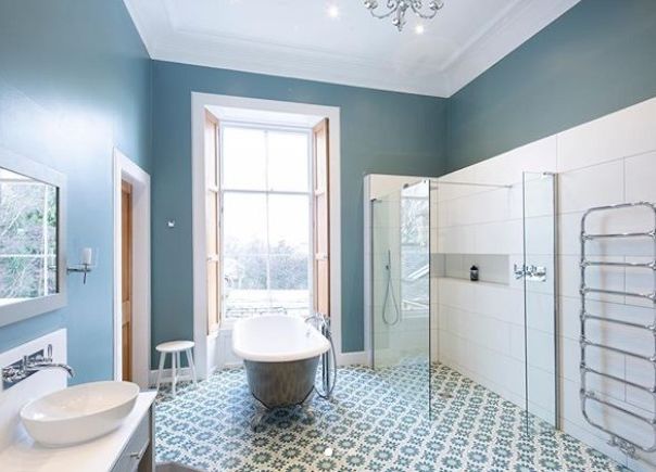 AB_Britain's tweet photo. There’s nothing that says traditional elegance like a roll-top bath. This bathroom featuring our Corinthian is bestowed with expansive space and ample natural light. The sleek refinement of the Corinthian's metallic finish coincides beautifully with the fresh blue scheme https://t.co/l95MoL19d3