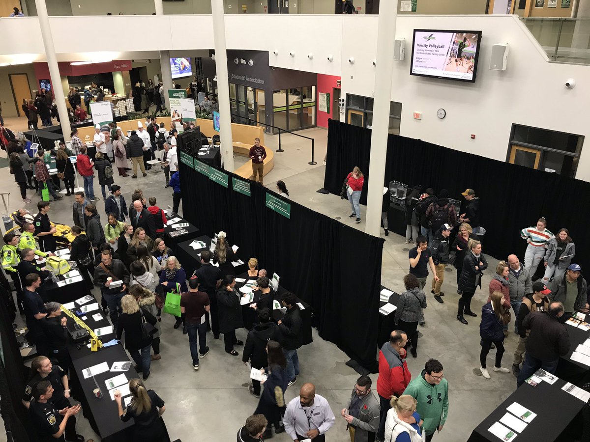 AlgonquinColleg's tweet photo. Couldn’t make it out to #ACOpenHouse, but still have questions about the College? We’ve got you covered!
Send us a message through email, phone or DM, and we would be happy to make sure you get the info you are looking for! 👍 https://t.co/OZYCY1RqqR https://t.co/rT67UU0n07