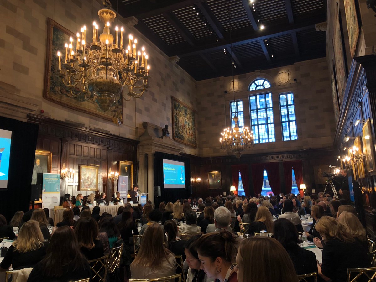 HuntScanlon's tweet photo. It’s standing room only here at Next-Gen Leaders: Advancing Women to the C-Suite! All eyes are on our powerhouse panel discussion.
#NextGenConf
#nextgenleaders https://t.co/RIM3AOzj2Y