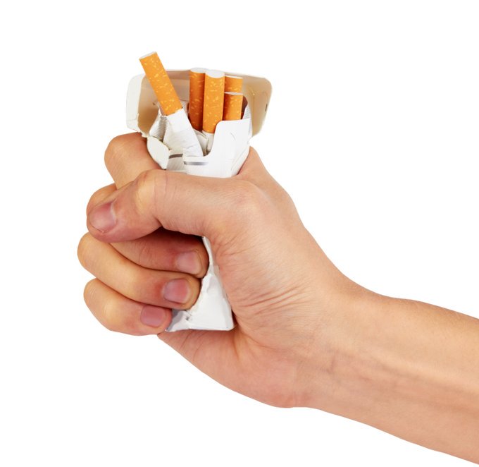 Les adolescents se mettent plus rapidement à fumer s’ils sont exposés à de la publicité pour le tabac: bit.ly/2NNa525 La commission Santé a la possibilité de mieux les protéger en interdisant toute publicité :bit.ly/2JWuTTJ . Soutenez cette proposition de loi.