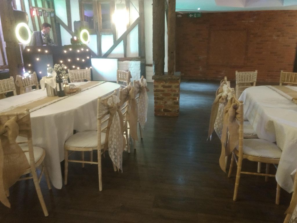 BeauEventsFi's tweet photo. Cantley House Hotel – Hessian and Ivory Lace https://t.co/WjPS30YoTc https://t.co/A0BQVdXJC3
