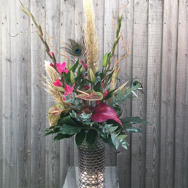 pjfcoleshill's tweet photo. C O R P O R A T E
This weeks corporate vases with some bonfire night vibes , featuring deep red amaranthus , celosia , orchids , Hydrangea and peachy anthuriums. https://t.co/gpWUouUlH1