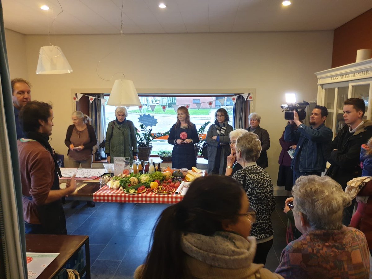 Veel belangstelling en direct al klanten bij opening <a href="/Rechtstreex/">Rechtstreex</a> in woonzorgcomplex Het Polderwiel van Het #Spectrum  in #Stadspolders #Oudelandshoek #Dubbeldam in #Dordrecht <a href="/dordtduurzaam/">Dordt Duurzaam</a> @drechtstadsboer <a href="/rikvdlinden/">Rik van der Linden</a> #korteketen #eerlijkeprijs #zorg #vanboernaarbord <a href="/minlnv/">Minlvvn</a>