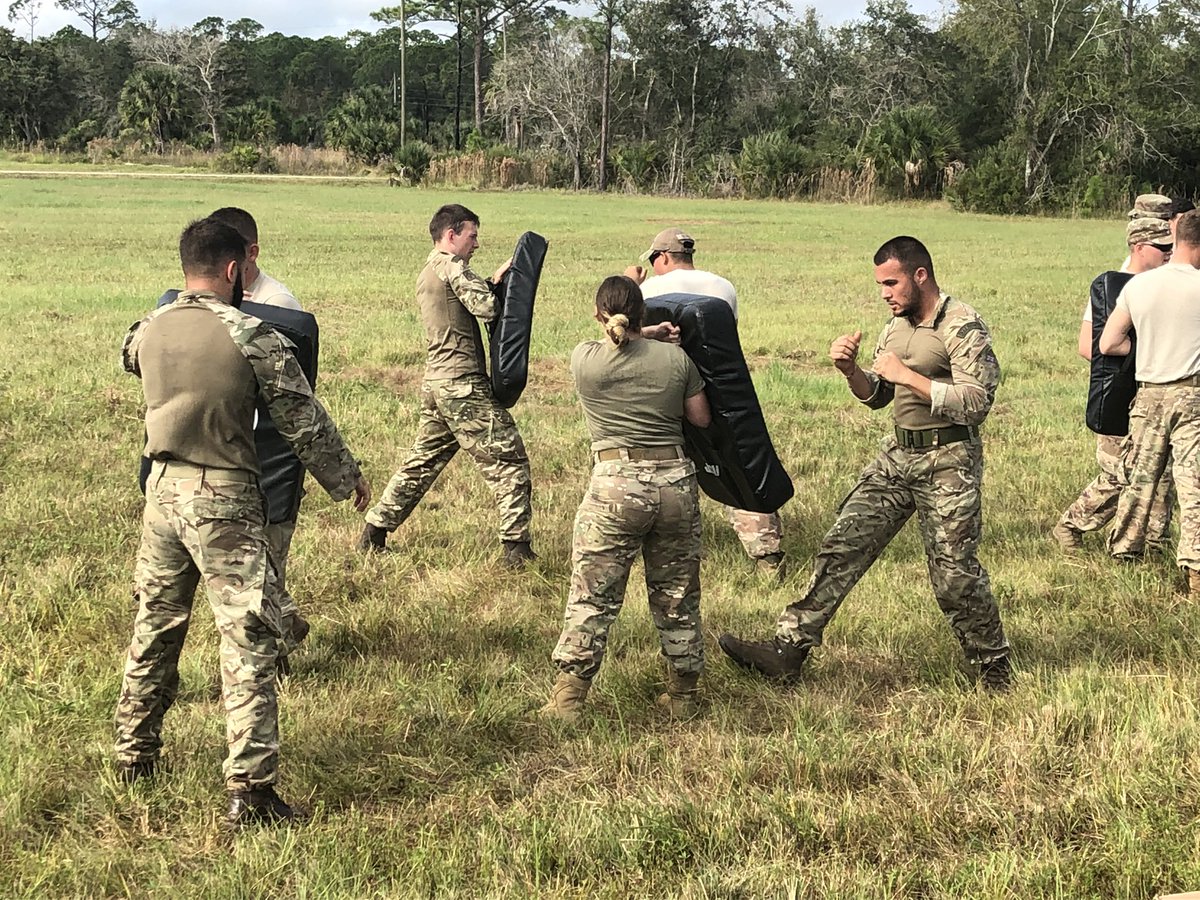 822SAFESIDE's tweet photo. Members of the Eight Double Deuce share Air Force Combatives tactics with members of the RAF Regiment at Avon Park Bombing and Gun Range, Florida.. #JoinedToFight #GE19 #rafregt #safesideworldwide https://t.co/iiu2gMWib0
