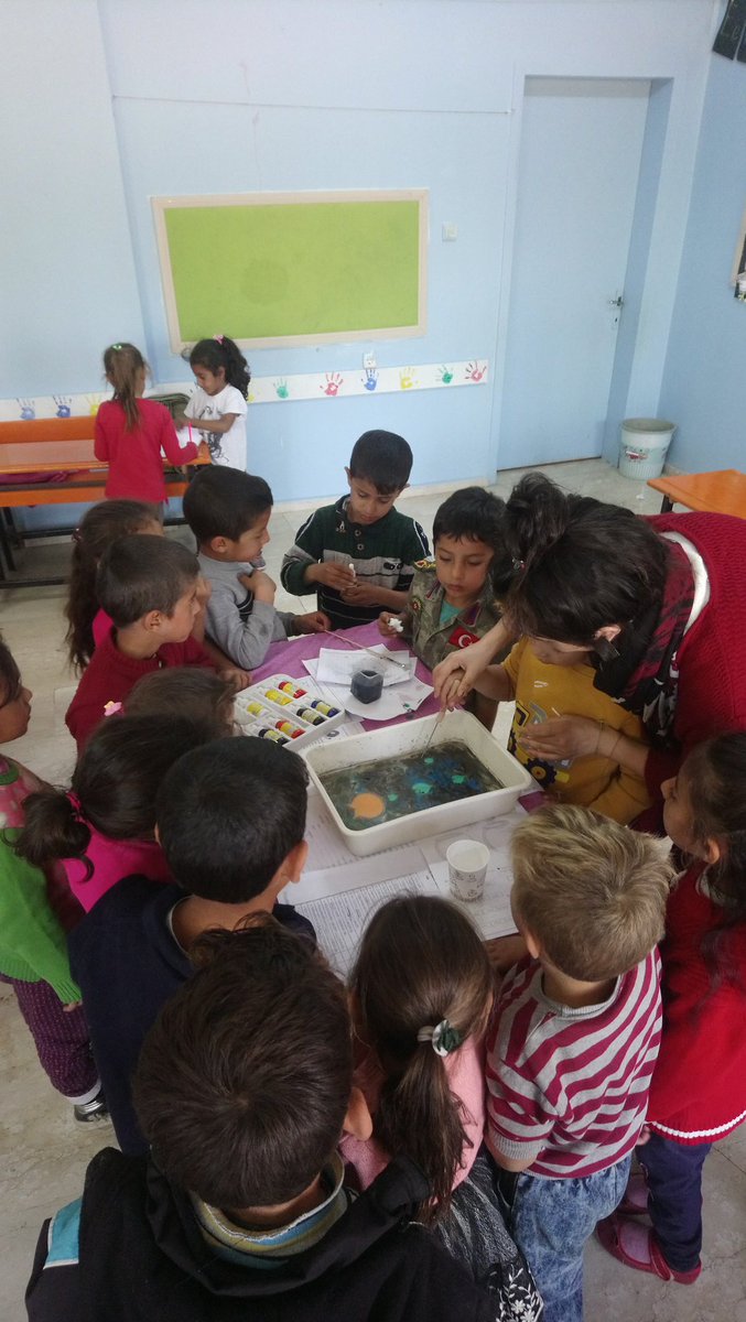 BukdereO's tweet photo. Öğrencilerimizle birlikte ebruli sanatı yaptık. Emeği geçen Canan hocamiza teșekkür ederiz. https://t.co/jrIuy9AdjS