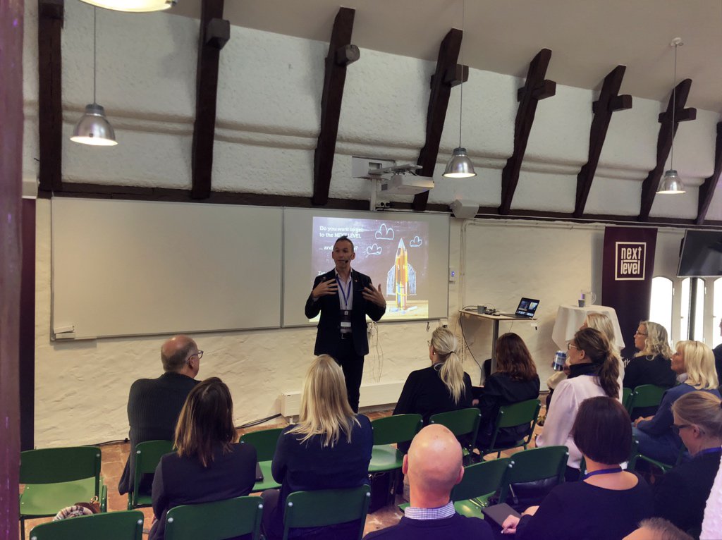 Nu föreläser <a href="/JamesNottinghm/">James Nottingham</a>  om att ta sig till #nextlevel för det nya nätverket för beslutsfattare inom skola. 
#Admentum #Canvas #Digiexam #Lexplore #Matteappen