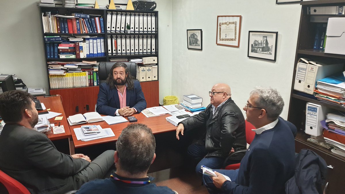 IUmerida's tweet photo. Hoy visita #Extremadura el compañero @carlossmato. Comienza la jornada en #Mérida, reuniéndose con #UCETA (Unión de Cooperativas de #Extremadura de Trabajo Asociado) para conocer el tejido cooperativo de la región. https://t.co/QDe8320qcl
