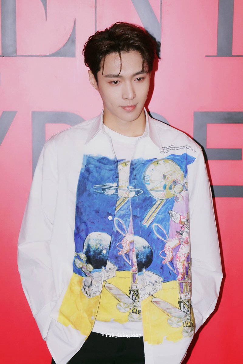 FAIRYIXING1007's tweet photo. 191106 @layzhang 🥰🥰🥰 https://t.co/Dx7ss6HOuo
